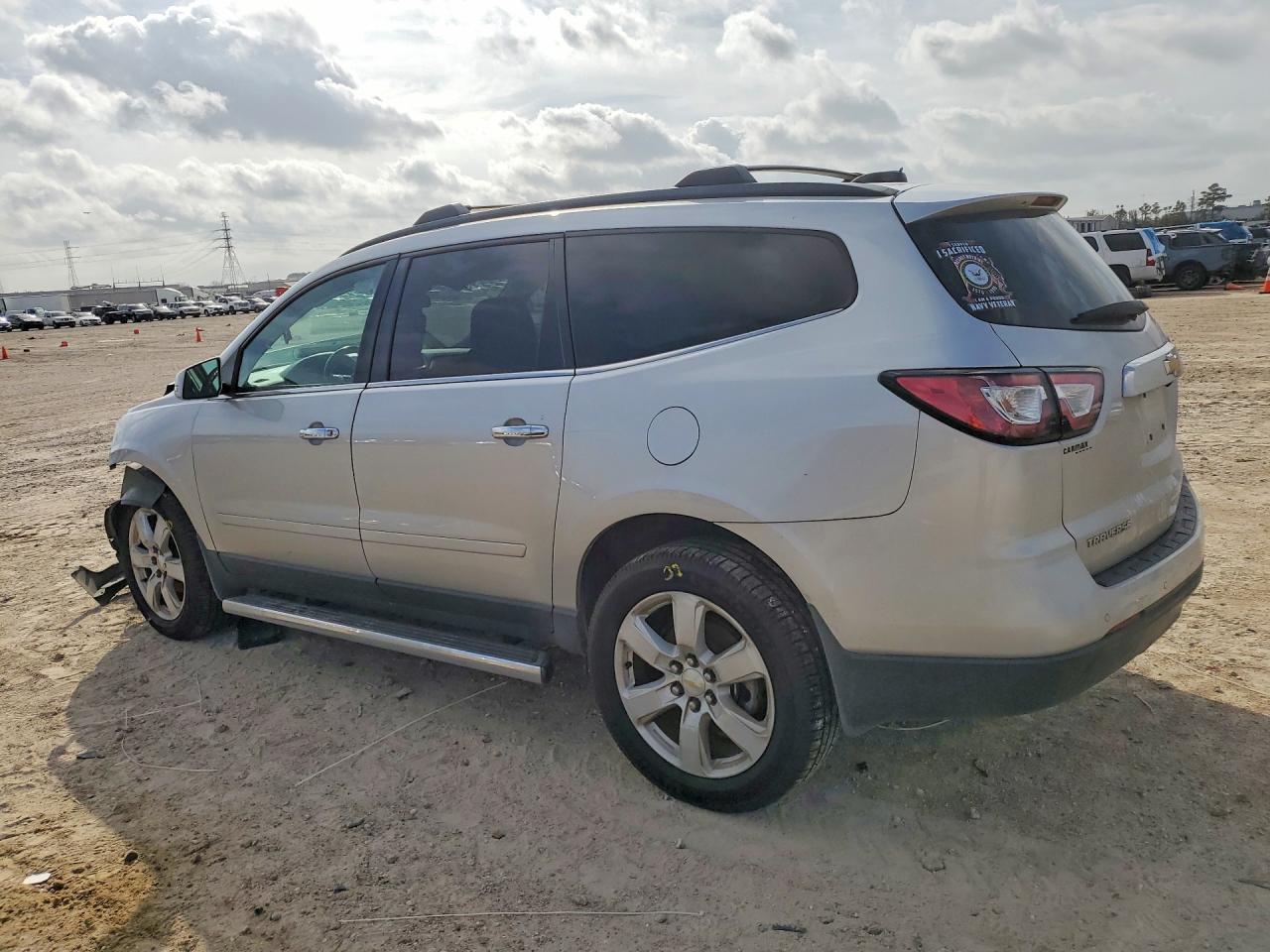 2017 Chevrolet Traverse Lt - Фото 2