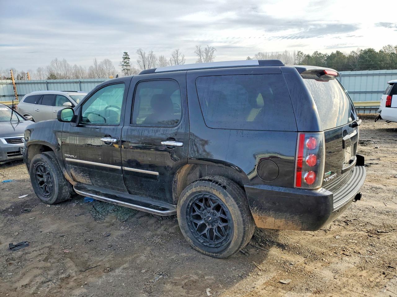 2012 GMC Yukon Denali - Image 2