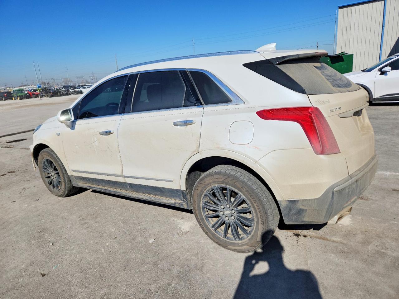 2017 Cadillac Xt5 Luxury - Image 2