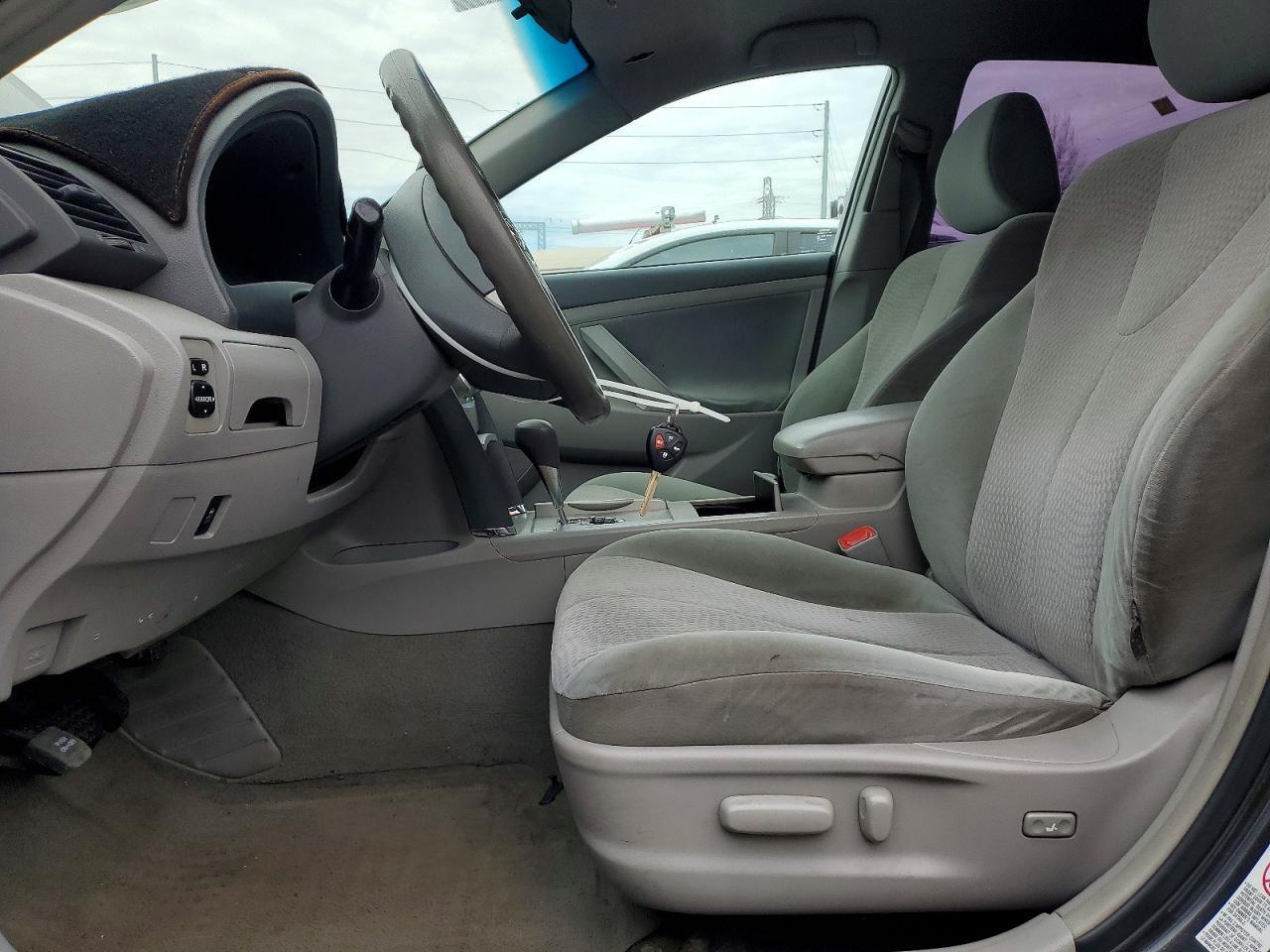 2011 Toyota Camry Le - Фото 7