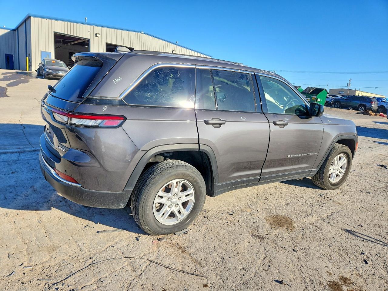 2022 Jeep Grand Cherokee Laredo - Image 3