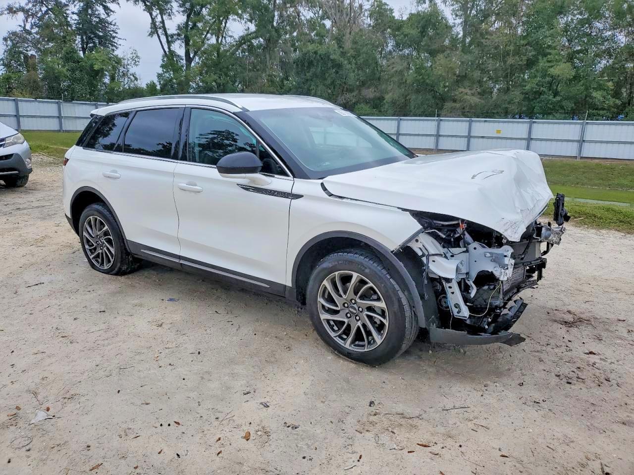 2022 Lincoln Corsair - Image 4