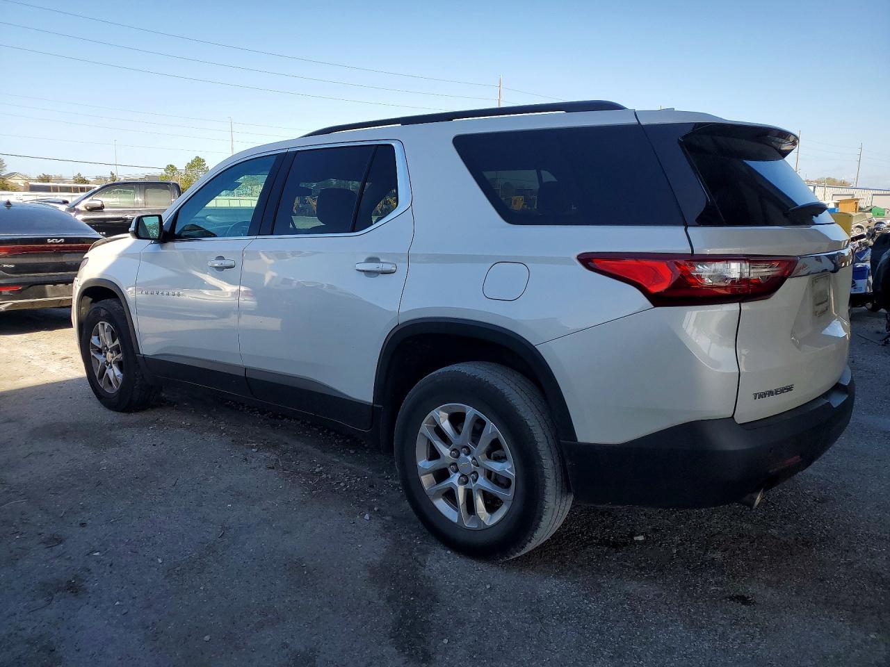 2021 Chevrolet Traverse Lt - Фото 2