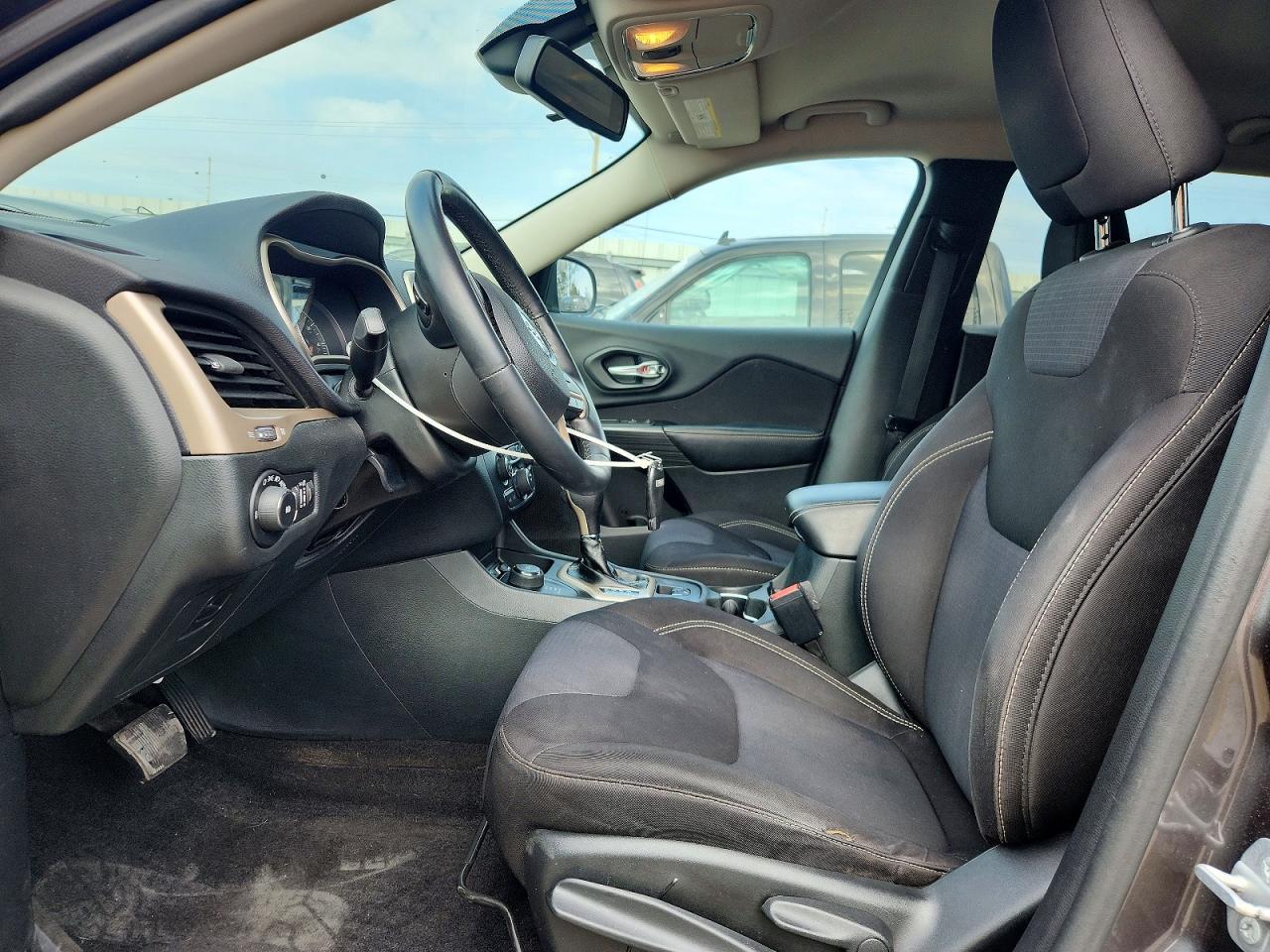 2015 Jeep Cherokee Latitude - Image 6
