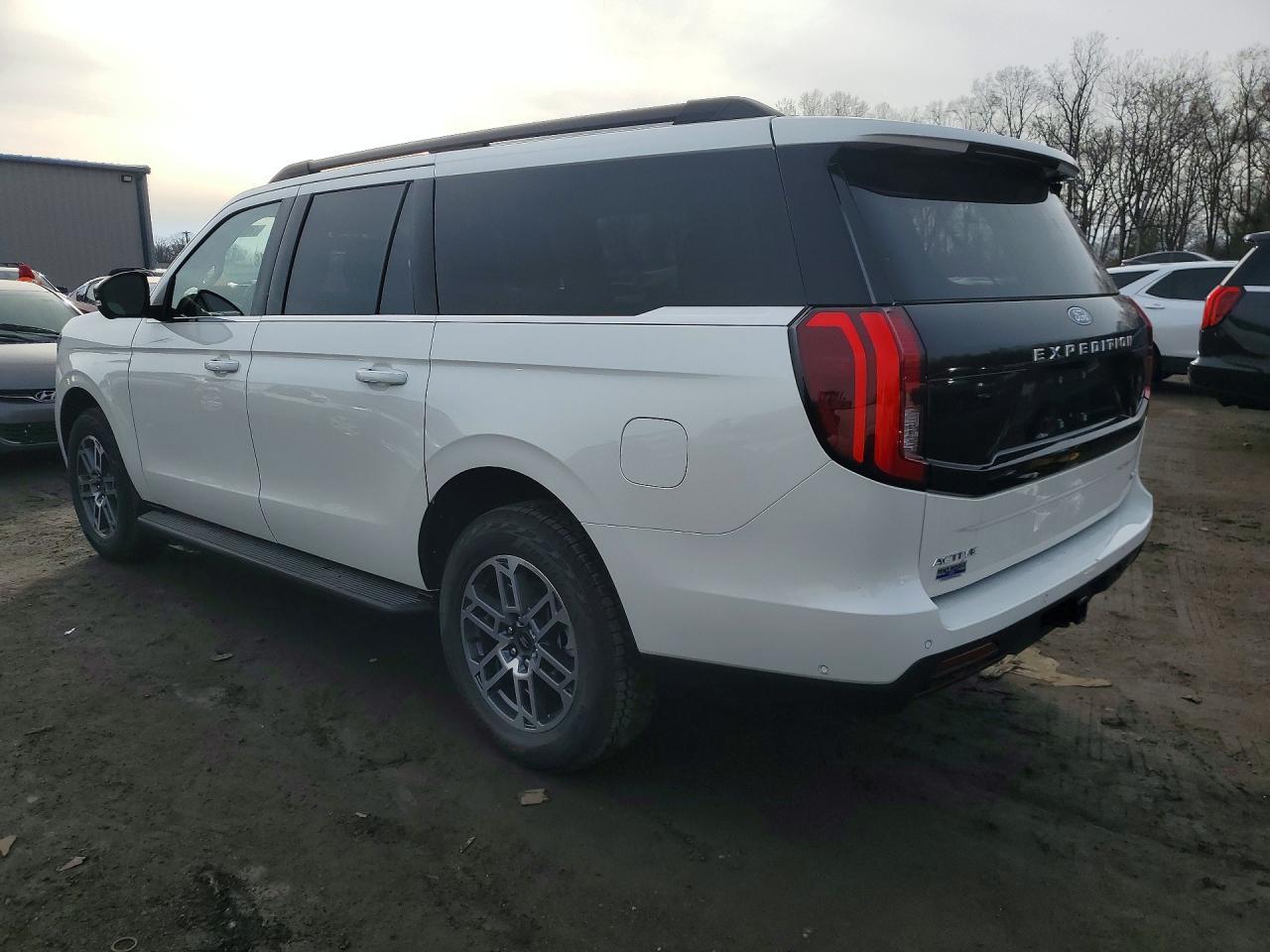 2025 Ford Expedition Max Active - Фото 2