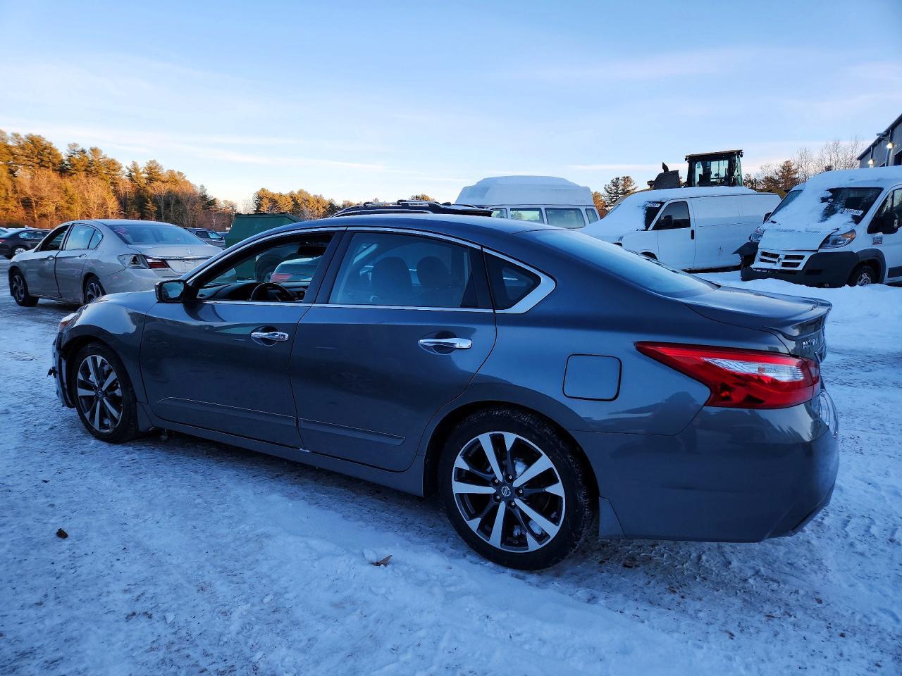 2016 Nissan Altima - Фото 2