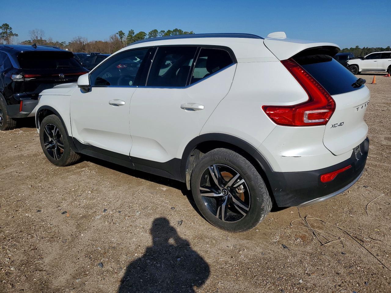 2025 Volvo Xc40 Core - Image 2