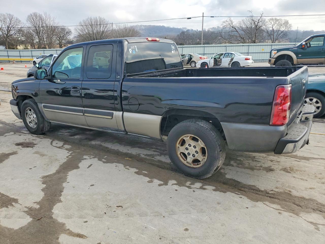 2003 Chevrolet Silverado C1500 - Фото 2