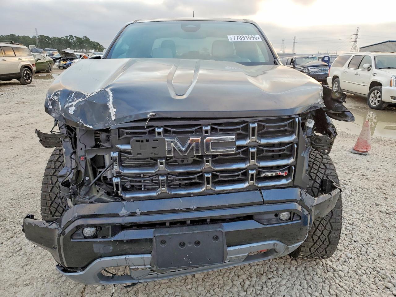 2024 GMC Canyon At4X - Image 5