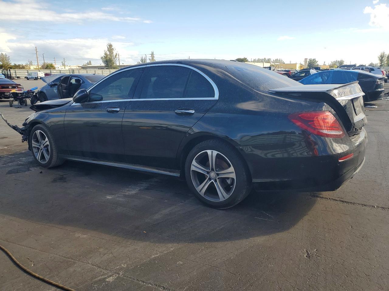 2017 Mercedes-Benz E 300 - Фото 2