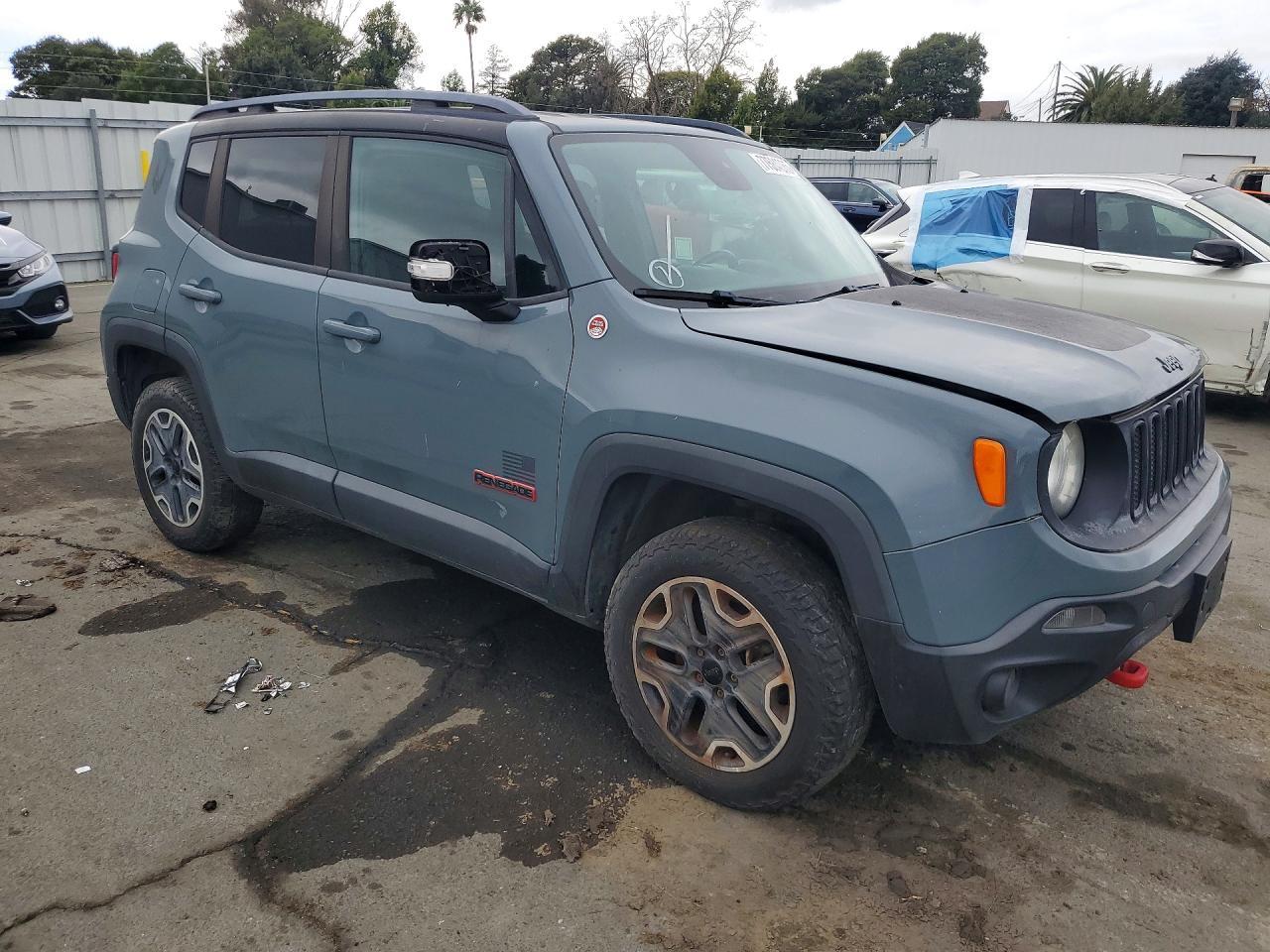 2015 Jeep Renegade Trailhawk - Фото 4
