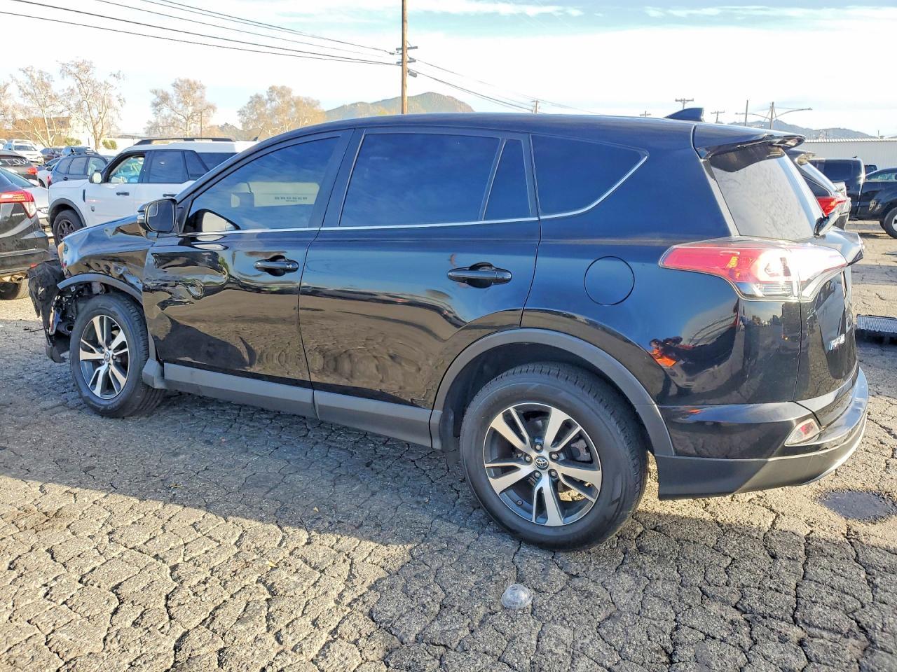 2018 Toyota Rav4 Adventure - Фото 2
