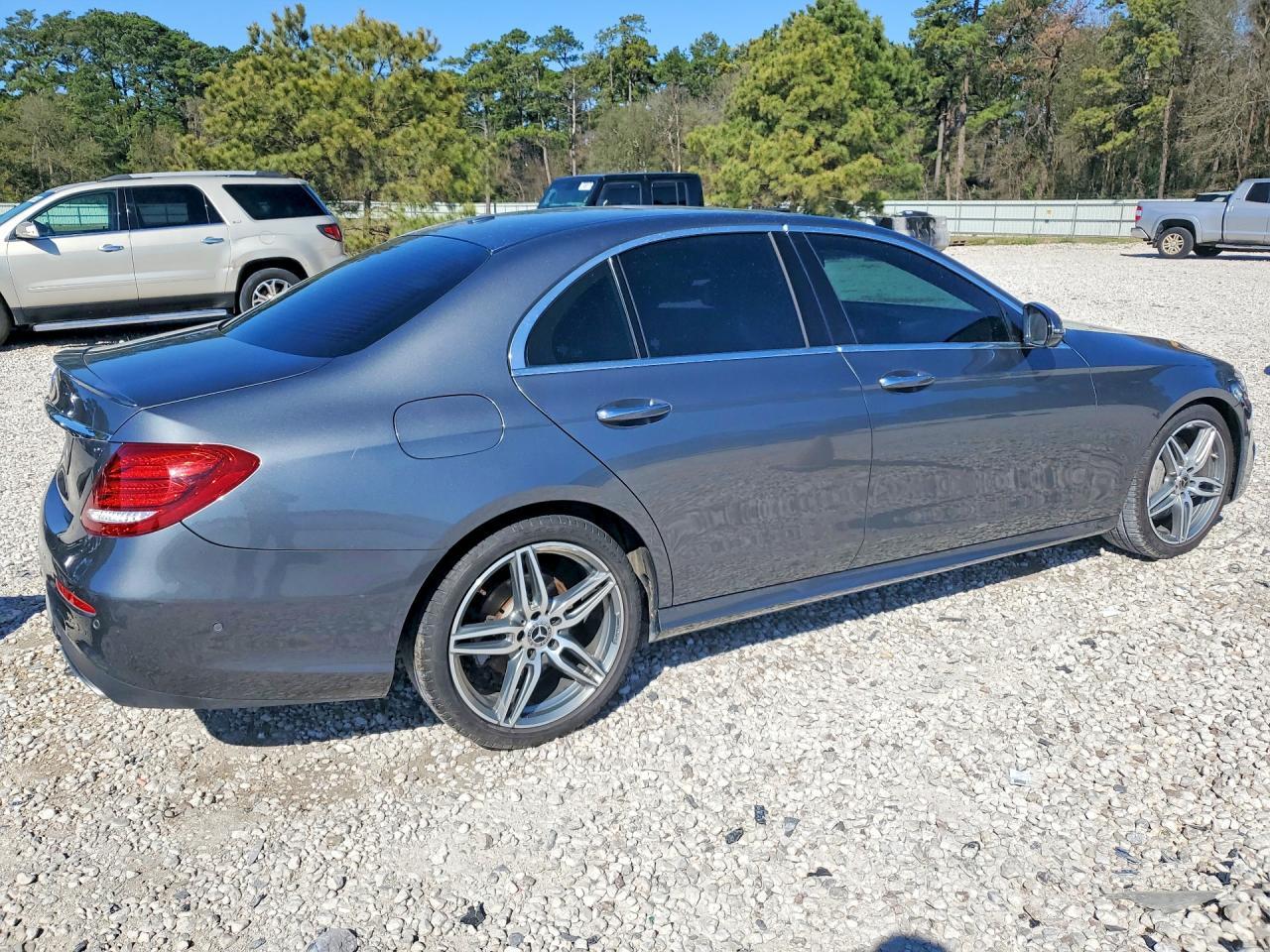 2019 Mercedes-Benz E 300 - Фото 3