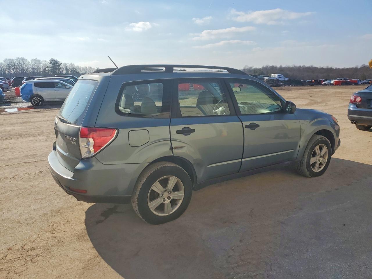 2011 Subaru Forester 2.5X - Фото 3