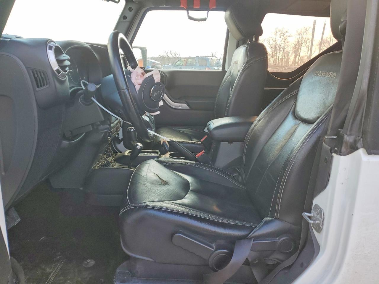 2016 Jeep Wrangler Sahara - Image 7