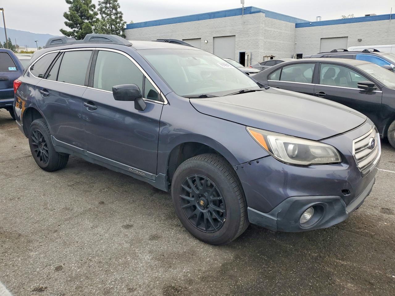 2017 Subaru Outback 2.5I Premium - Image 4