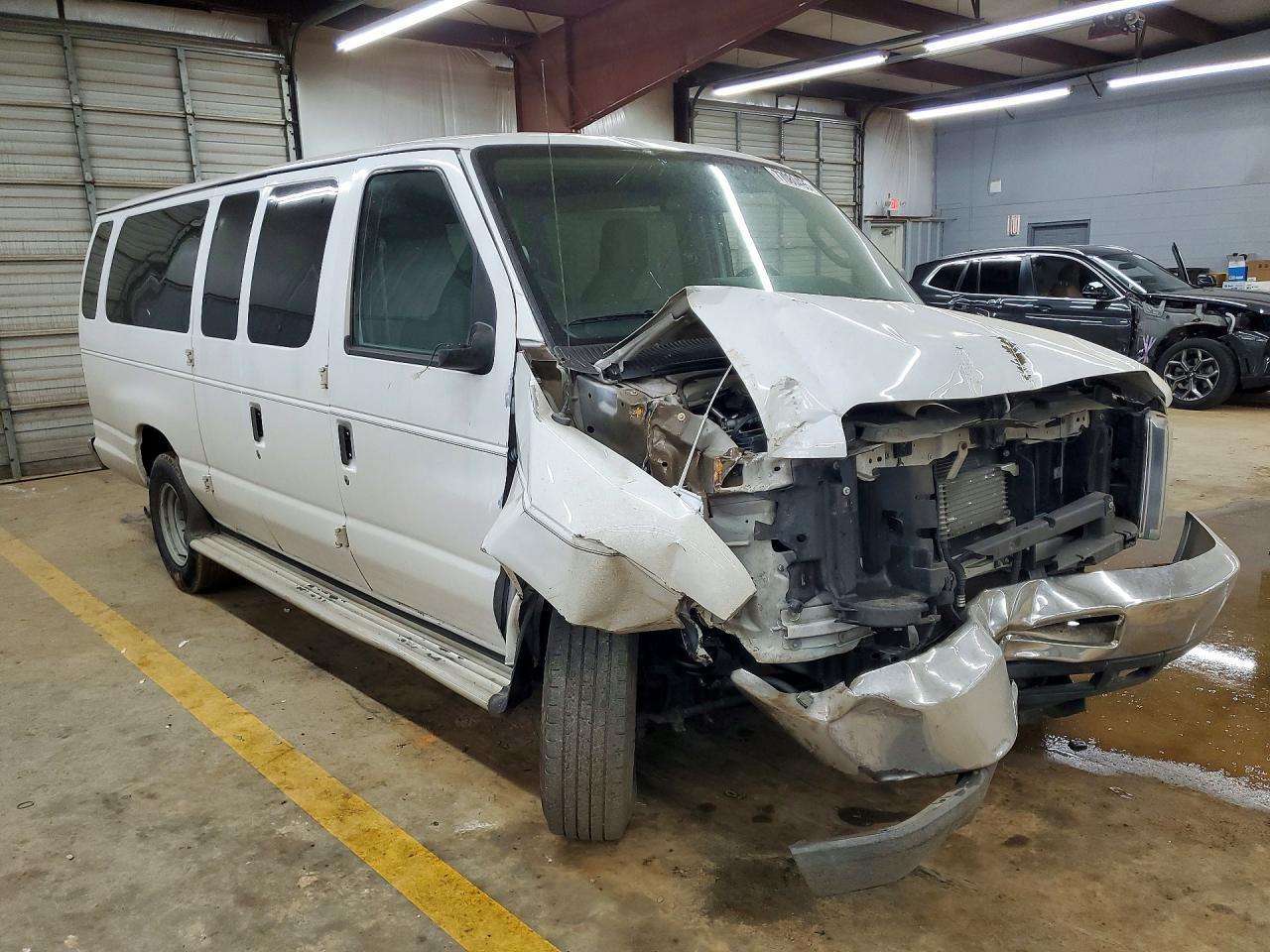 2012 Ford Econoline E350 Super Duty Wagon - Фото 4