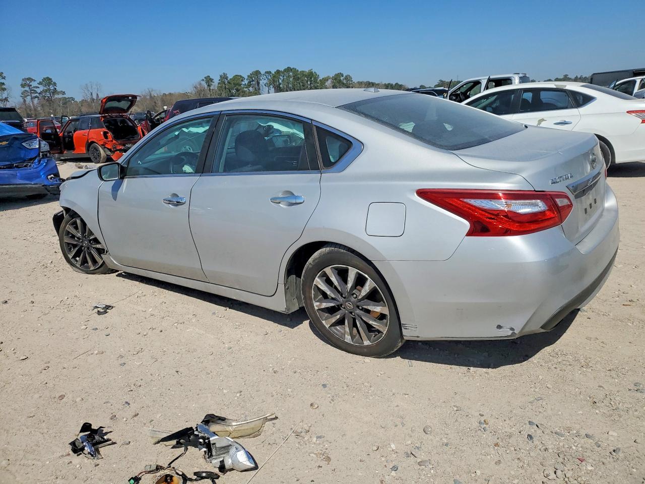 2016 Nissan Altima 2.5 - Image 2