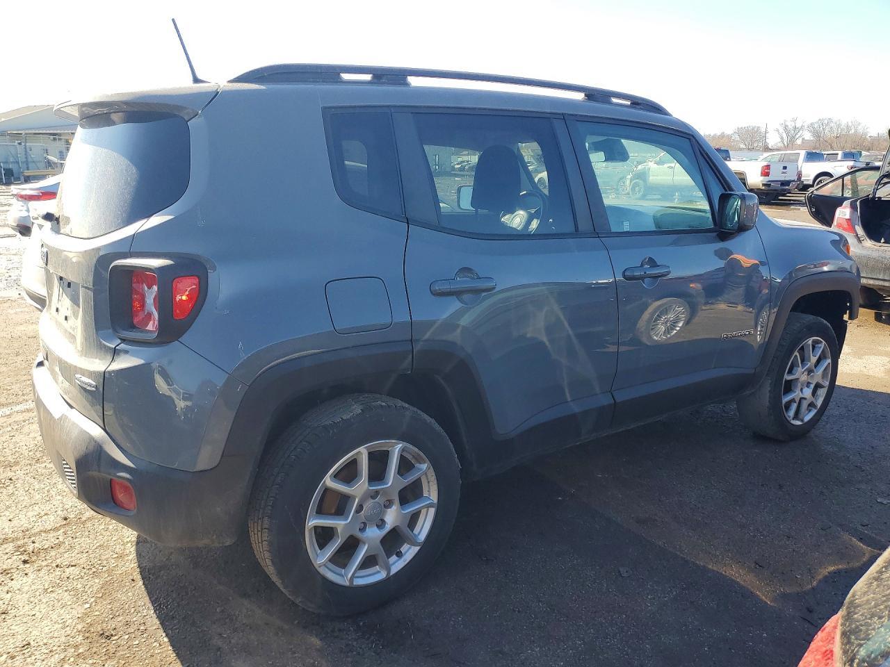 2019 Jeep Renegade Latitude - Image 3