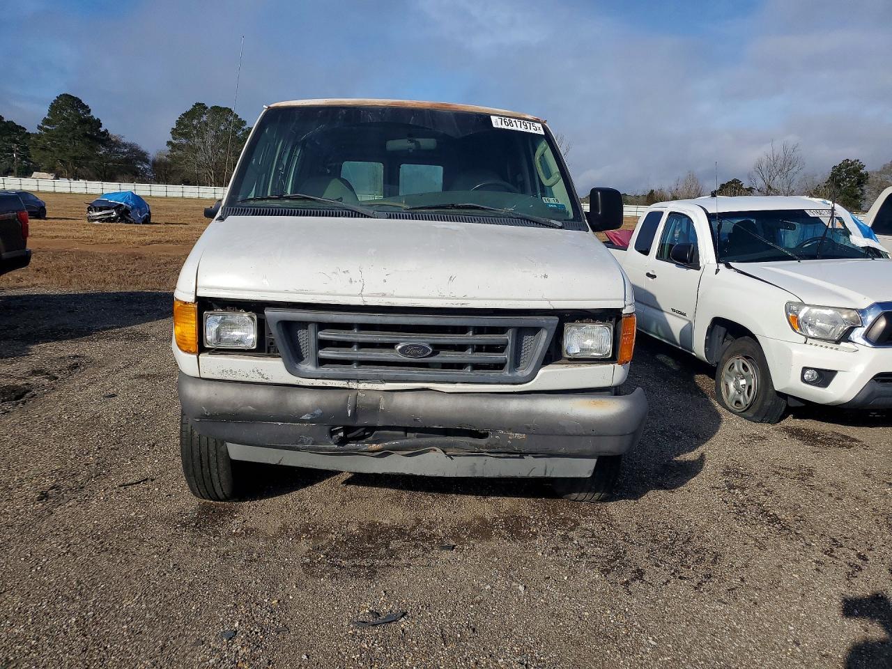 2003 Ford Econoline E250 Van - Фото 5