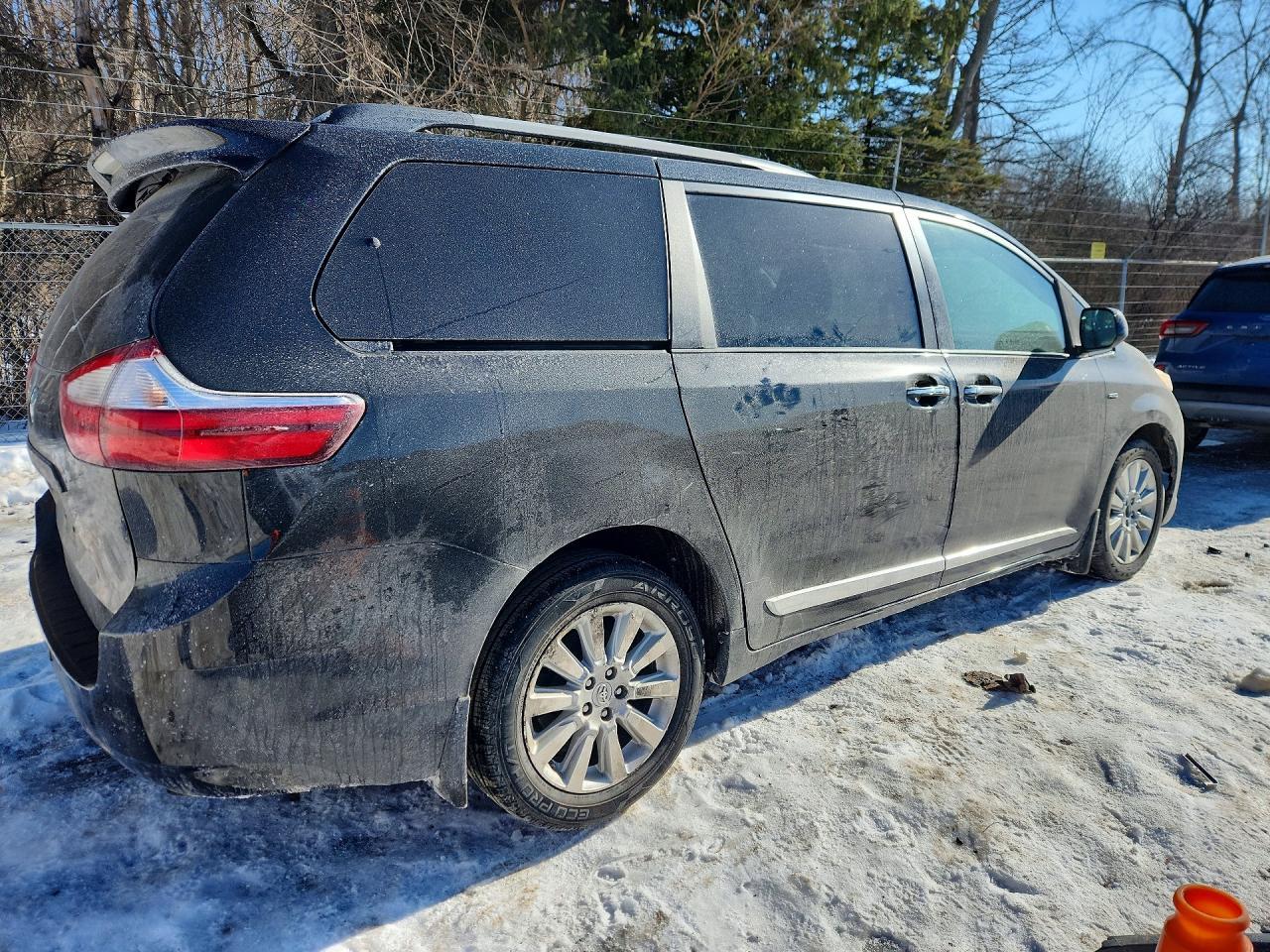 2016 Toyota Sienna Xle - Фото 3