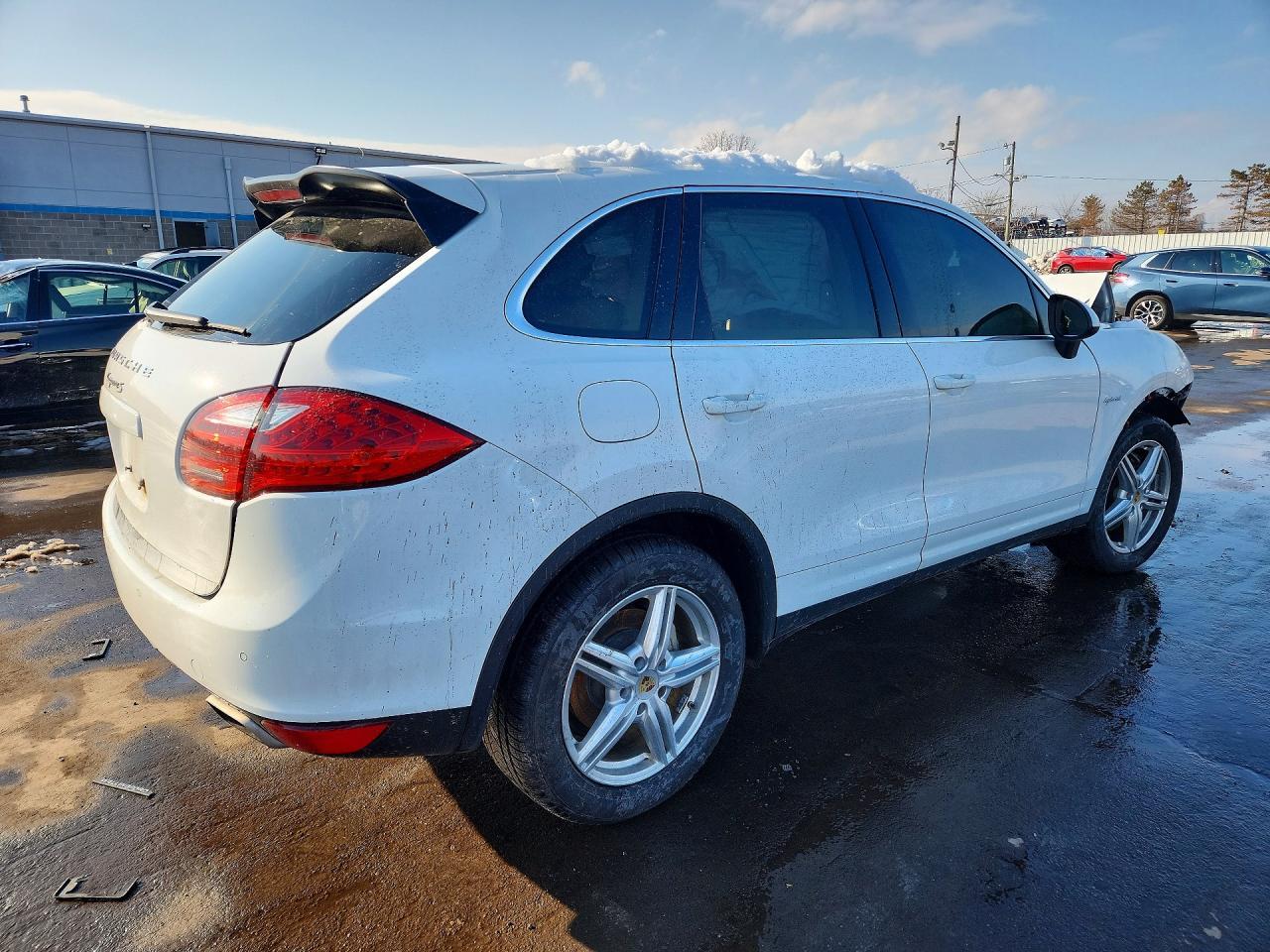 2014 Porsche Cayenne S Hybrid - Image 3