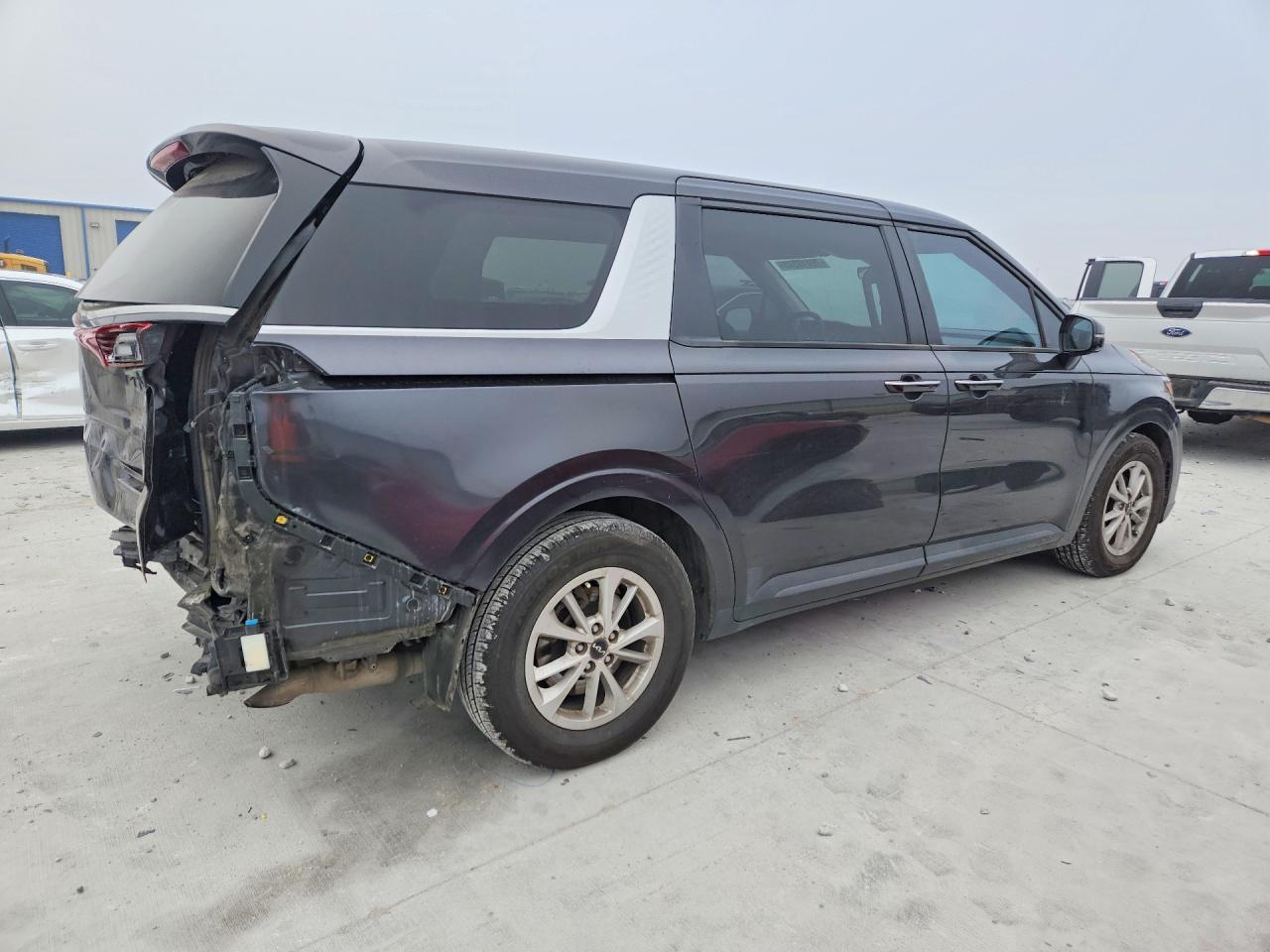 2022 Kia Carnival Lx - Фото 3