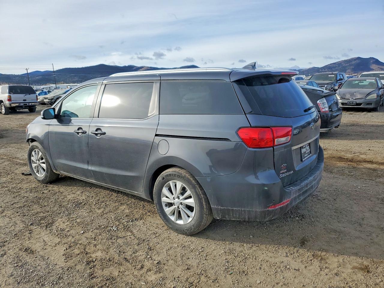 2017 Kia Sedona Lx - Image 2