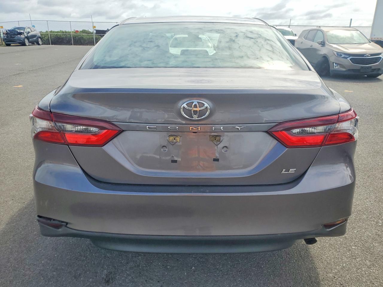 2022 Toyota Camry Le - Фото 6