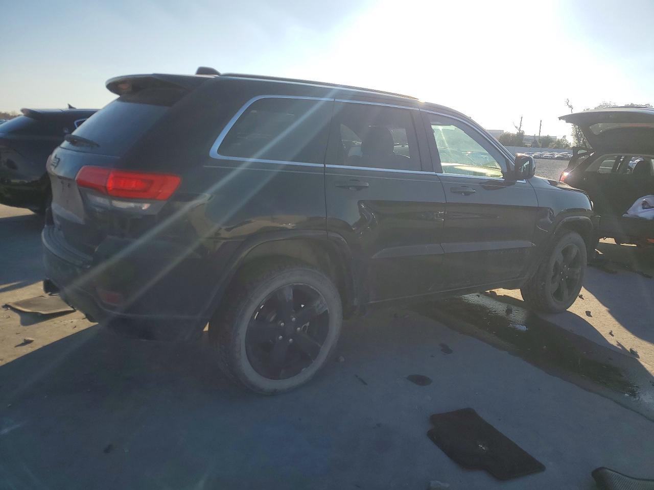 2015 Jeep Grand Cherokee Laredo - Image 3