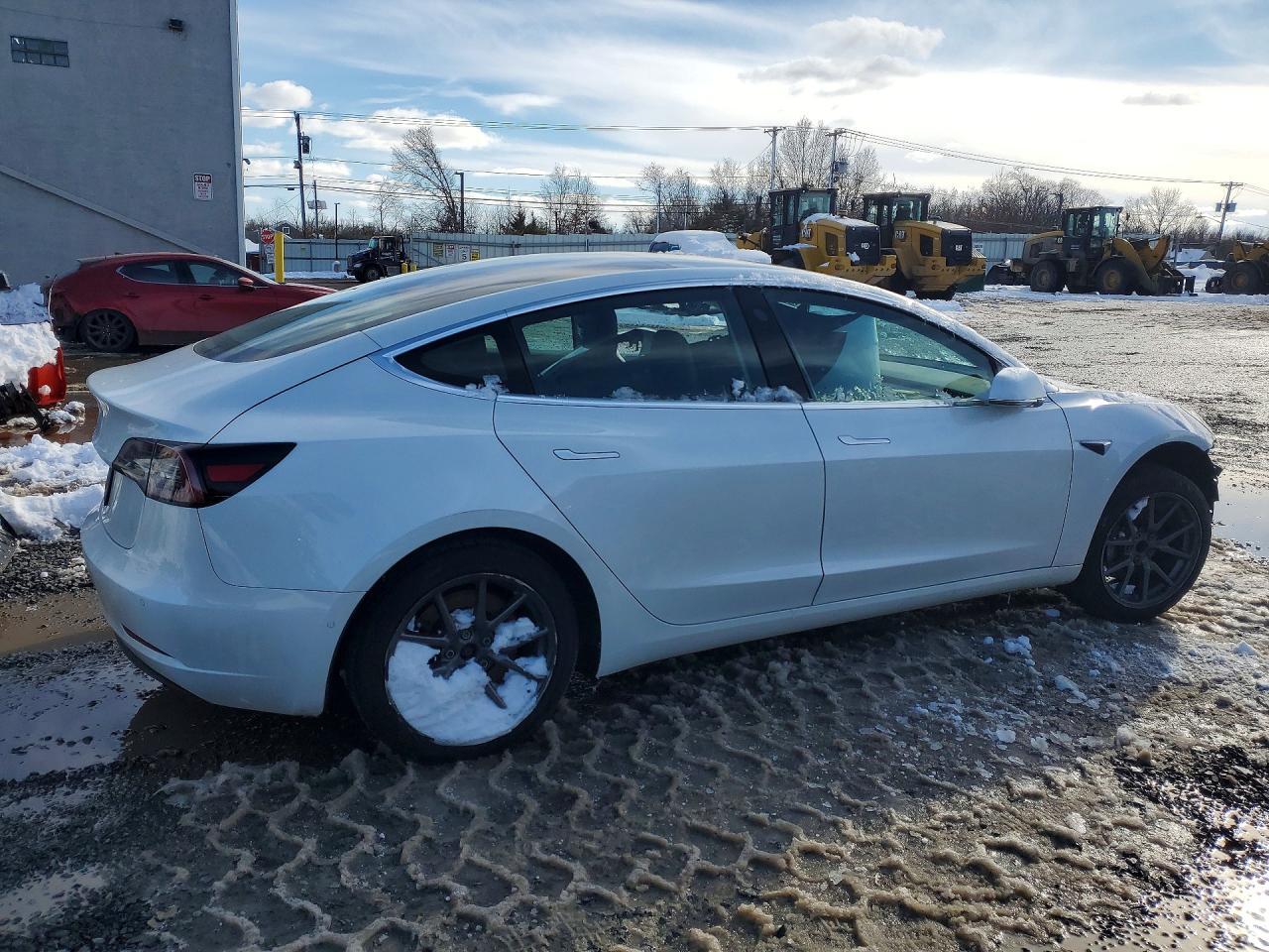 2020 Tesla Model 3 - Фото 3