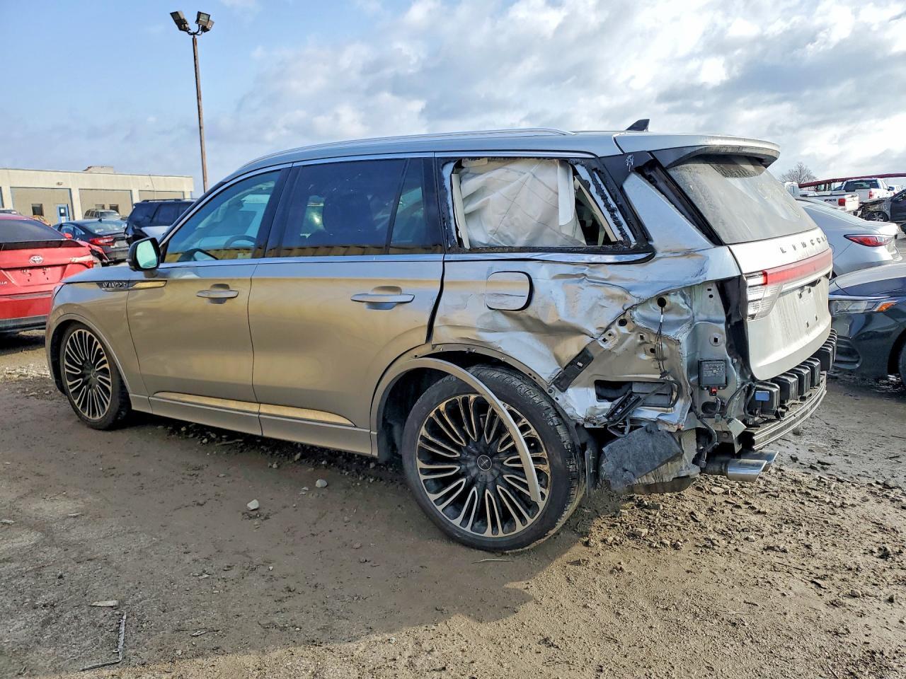 2023 Lincoln Aviator Black Label - Image 2