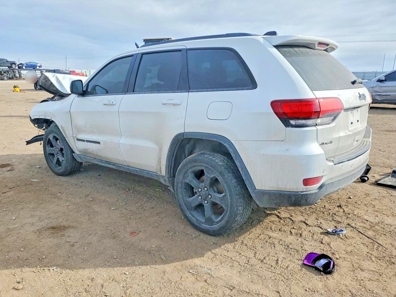 2018 Jeep Grand Cherokee Laredo - Image 2