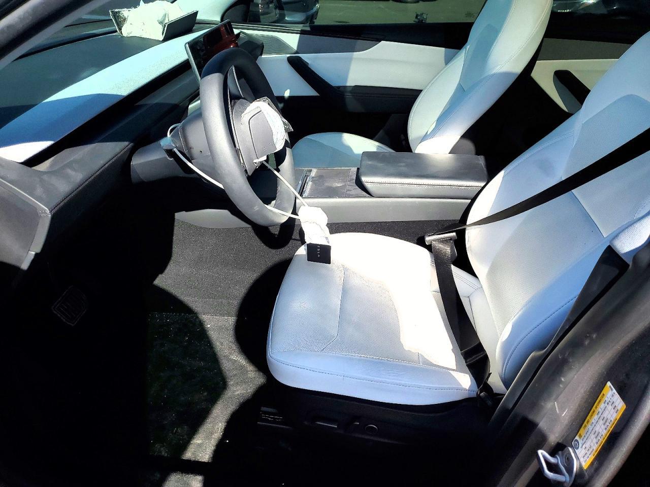 2026 Tesla Model Y - Фото 7