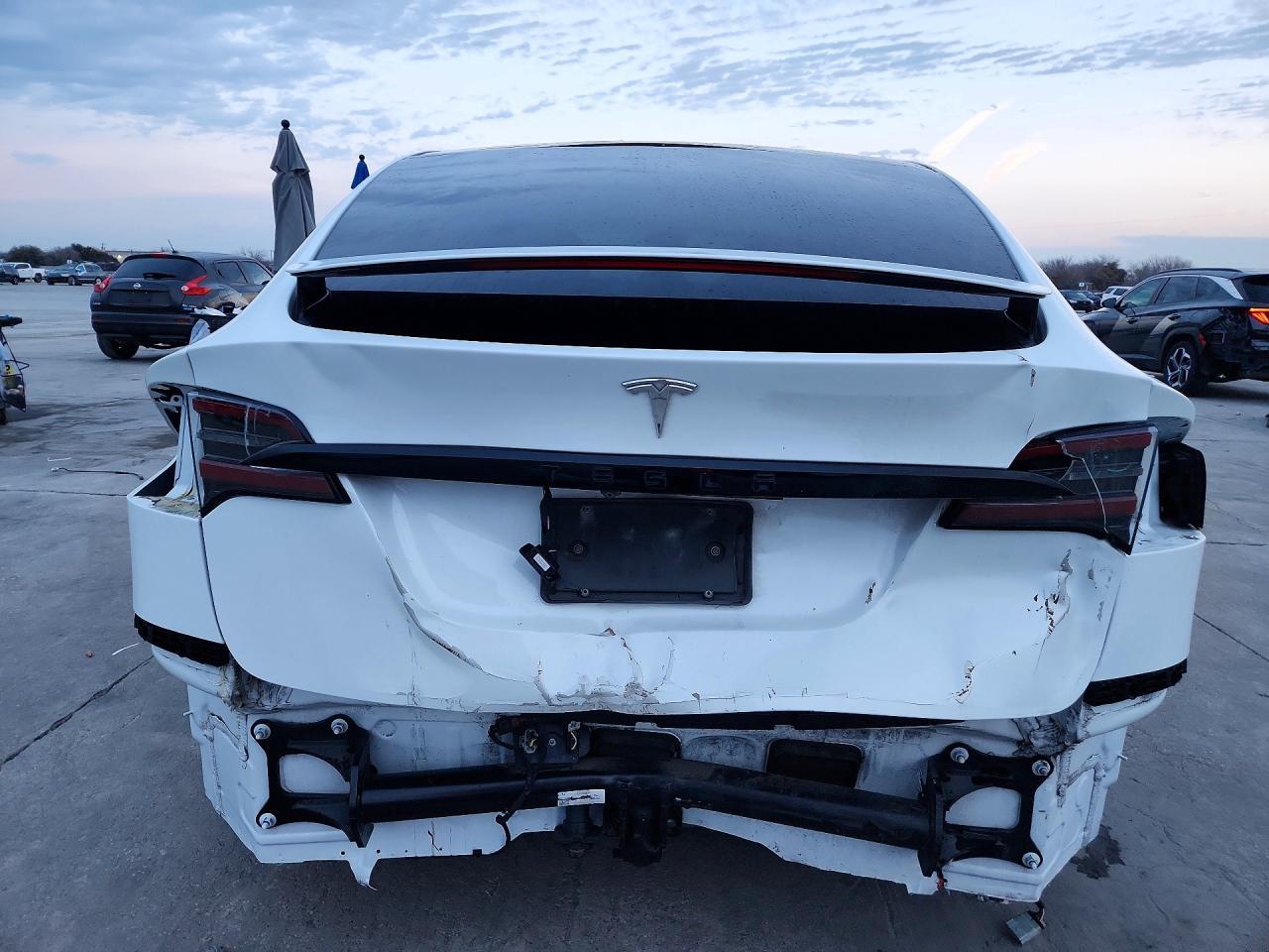 2022 Tesla Model X - Фото 6