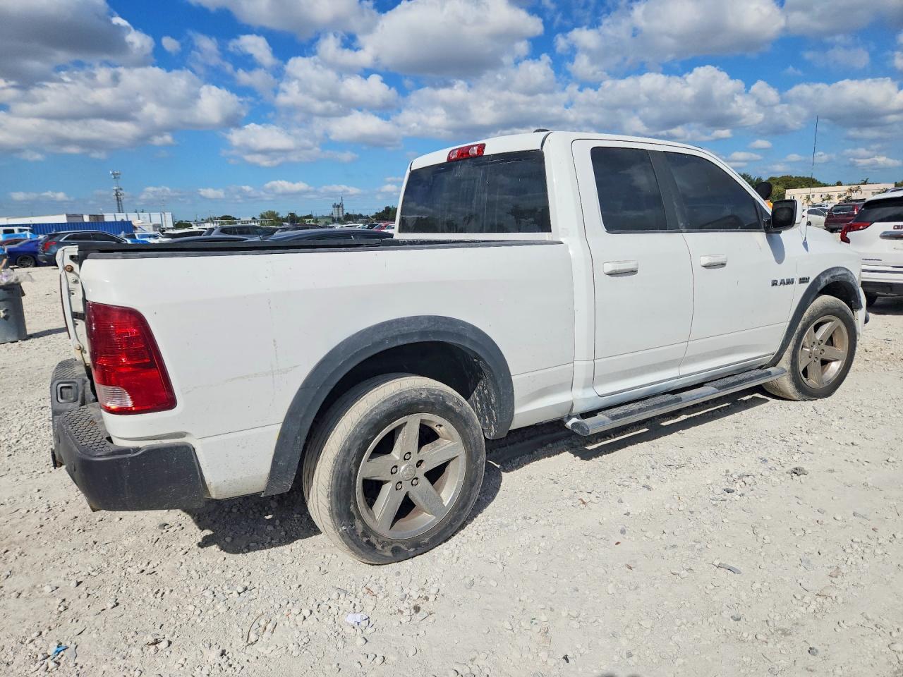 2010 Dodge Ram 1500 - Фото 3