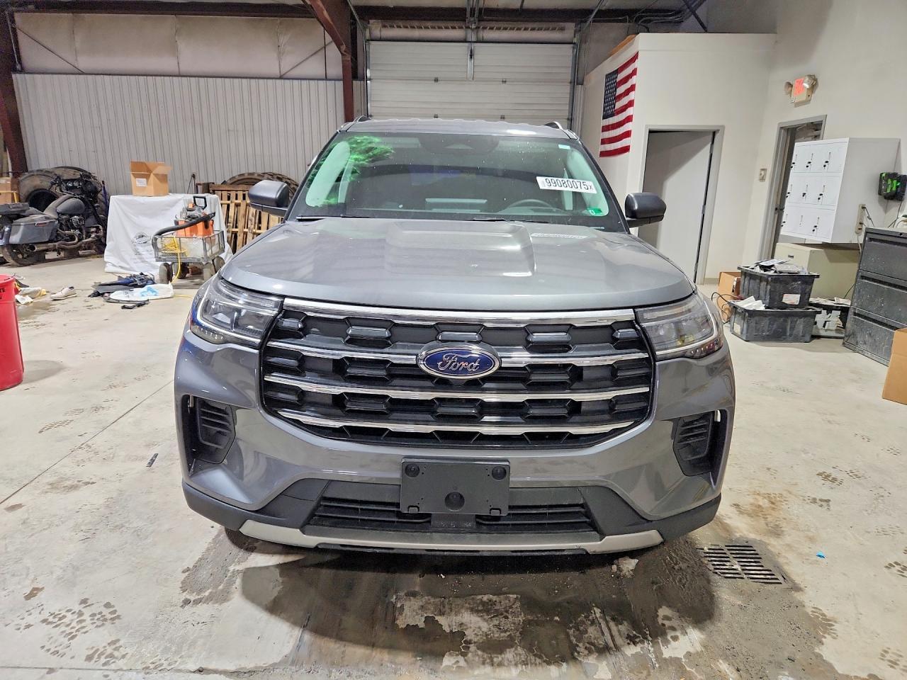 2025 Ford Explorer Active - Image 5