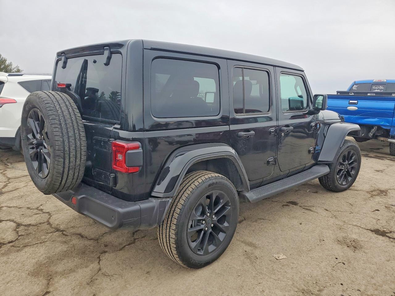 2025 Jeep Wrangler Sahara 4Xe - Фото 3
