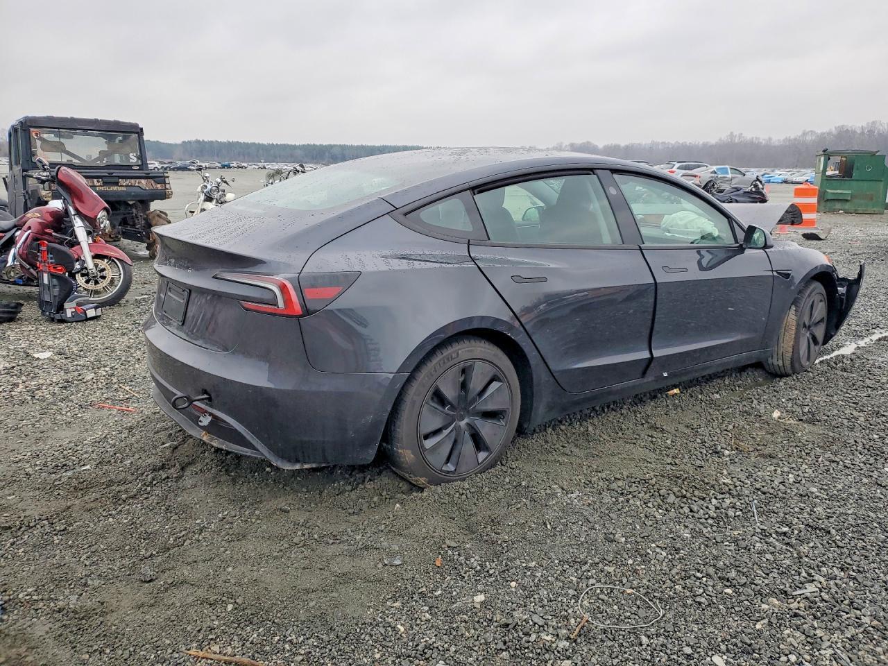 2025 Tesla Model 3 - Image 3