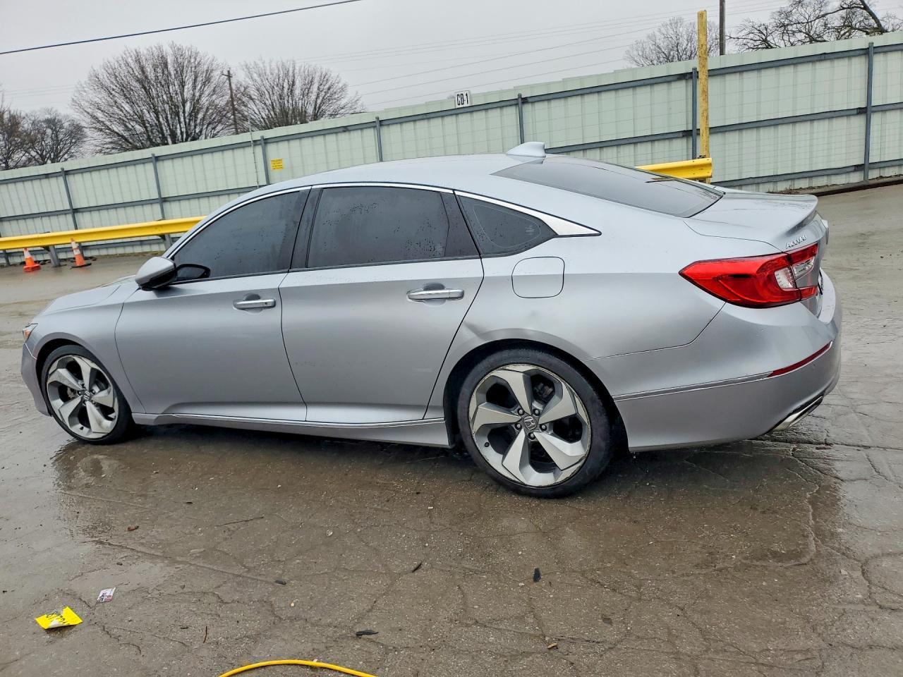 2018 Honda Accord Touring - Image 2