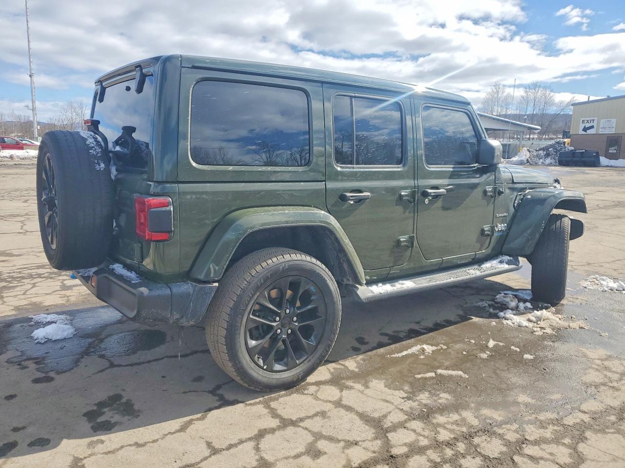 2023 Jeep Wrangler Sahara 4Xe - Фото 3