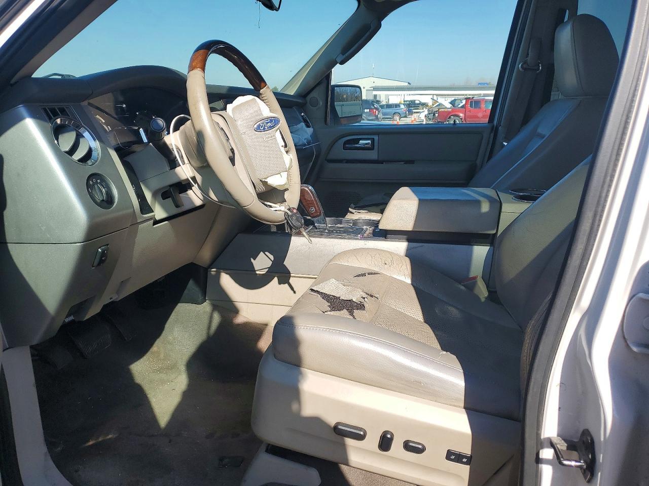 2010 Ford Expedition Limited - Image 7