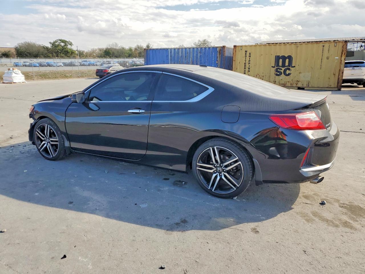 2016 Honda Accord Touring - Фото 2