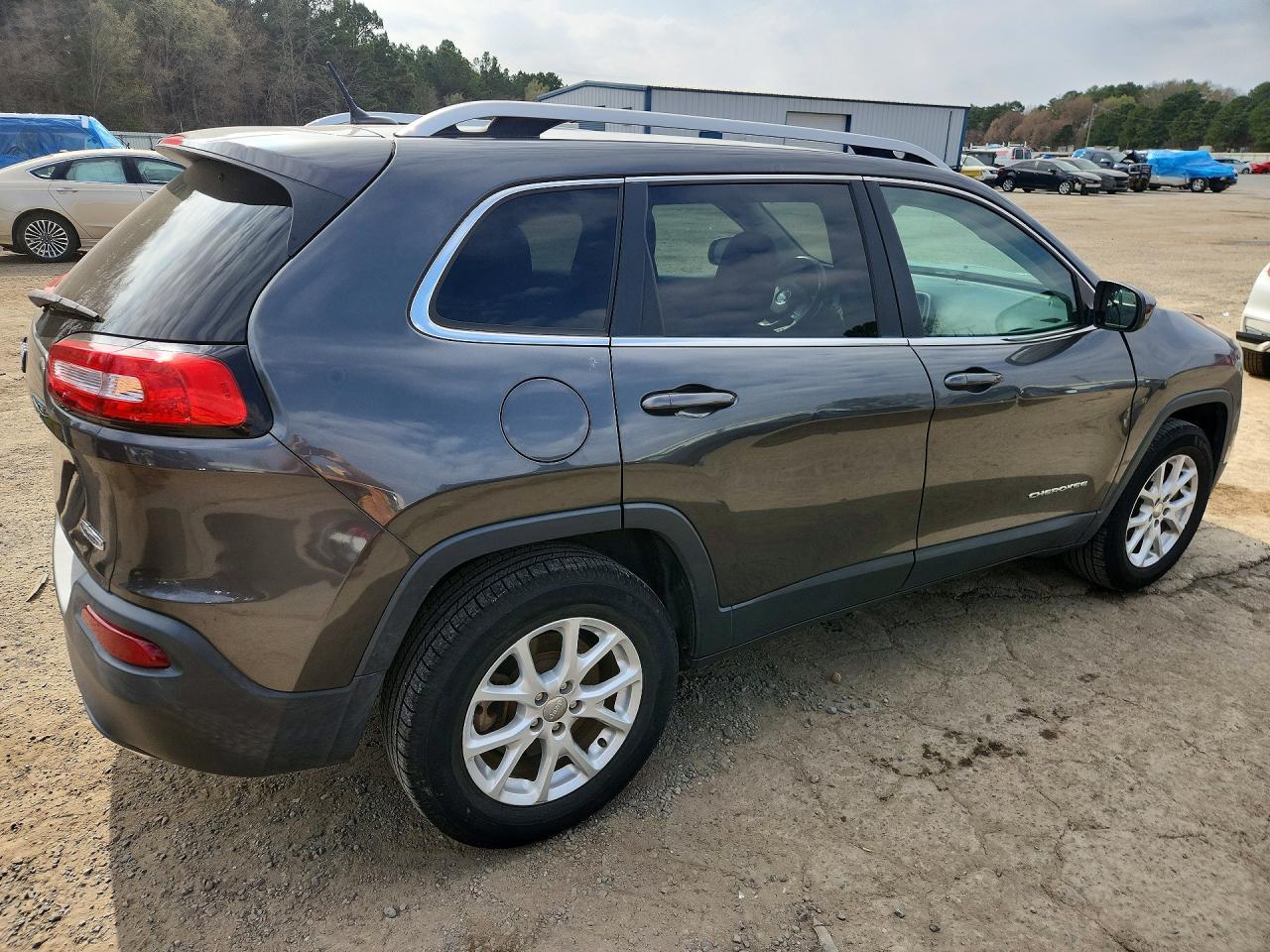 2015 Jeep Cherokee Latitude - Image 2
