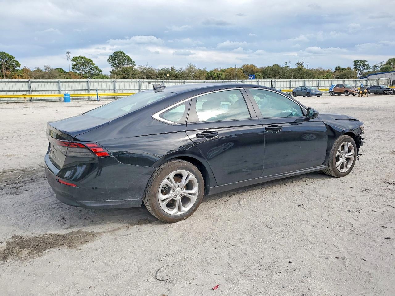 2025 Honda Accord Lx - Фото 3