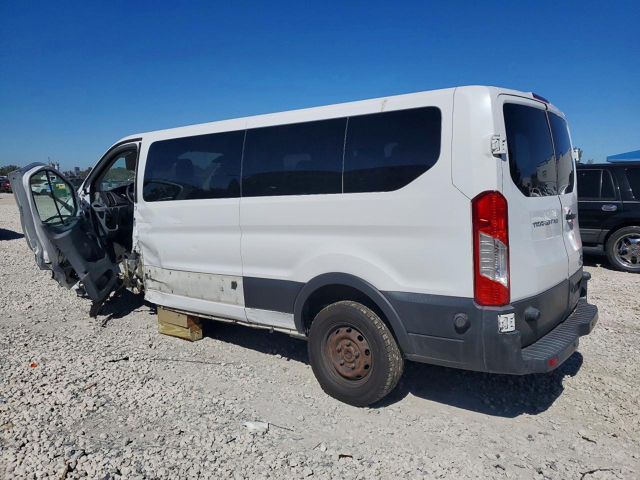 2015 Ford Transit Wagon T-350 - Фото 2