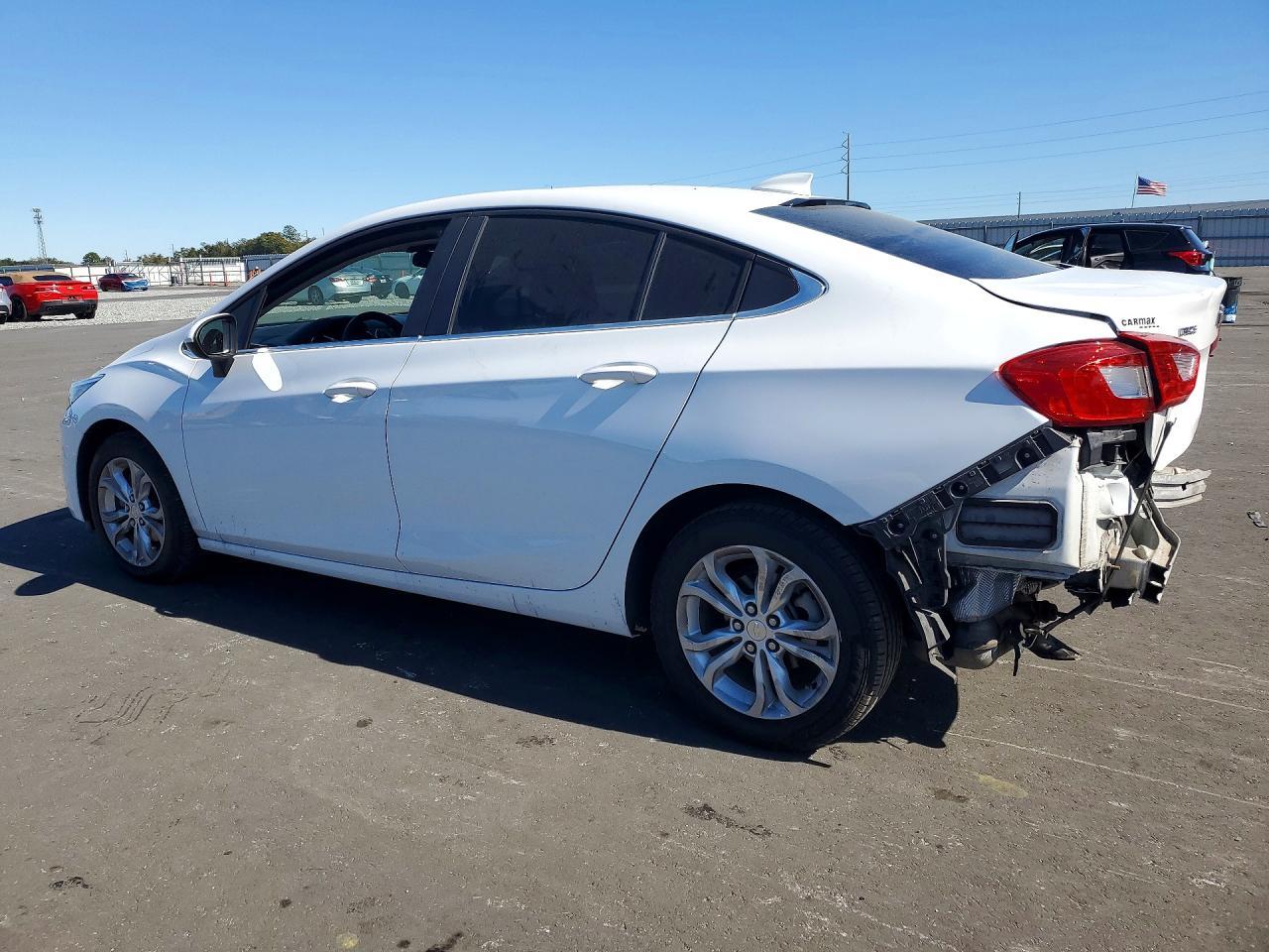 2019 Chevrolet Cruze Lt - Image 2