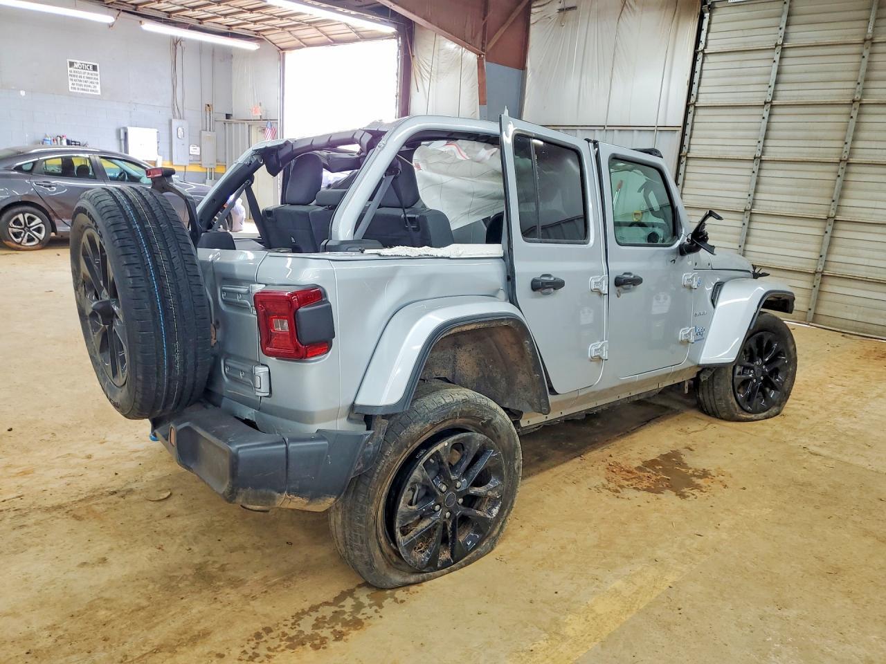 2024 Jeep Wrangler Sahara 4Xe - Image 3