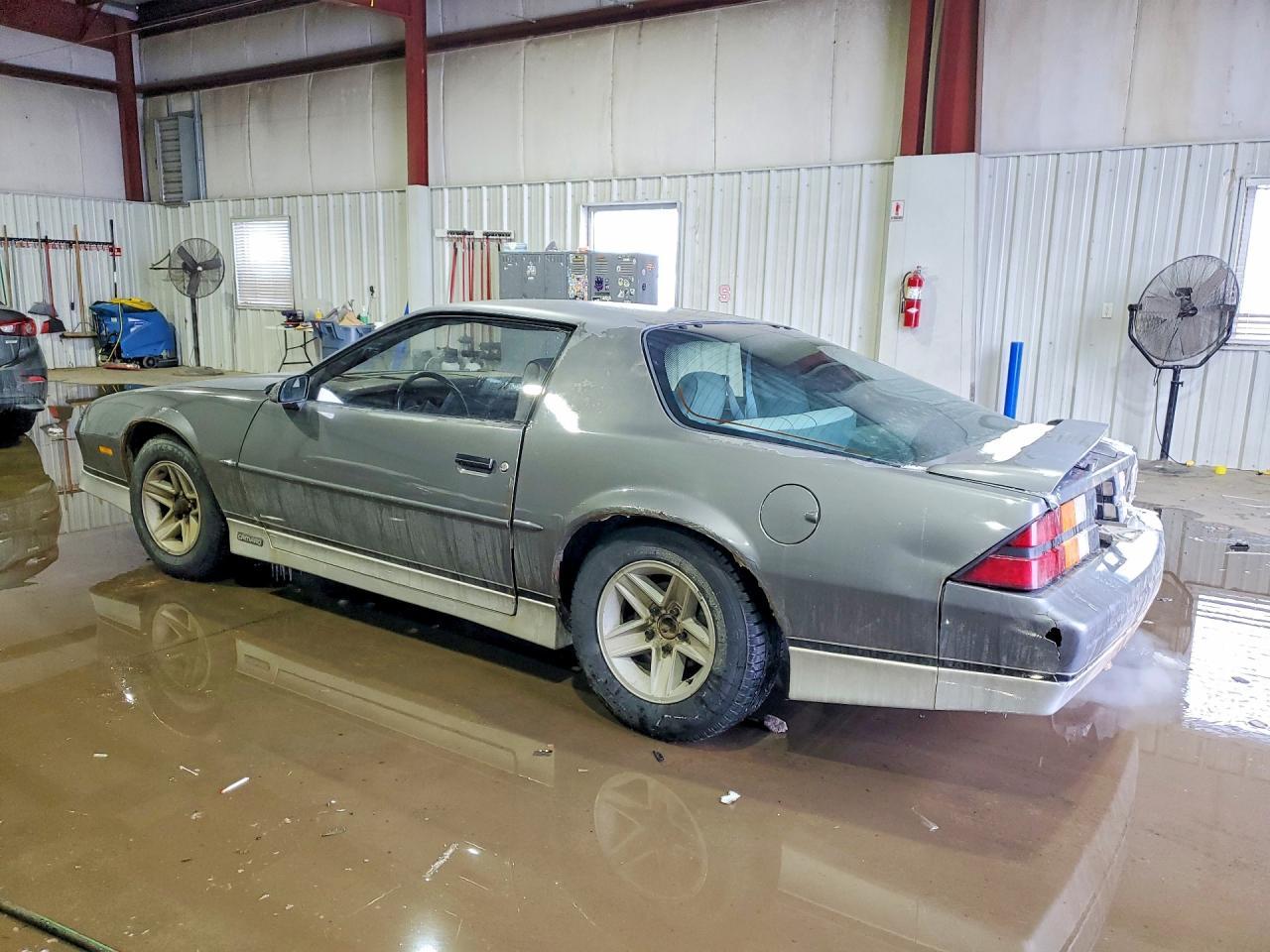 1988 Chevrolet Camaro - Фото 2