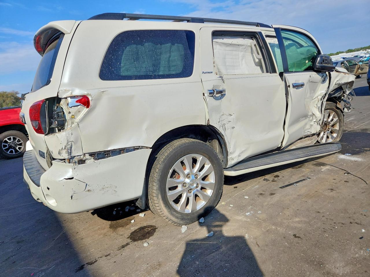 2010 Toyota Sequoia Platinum - Image 3